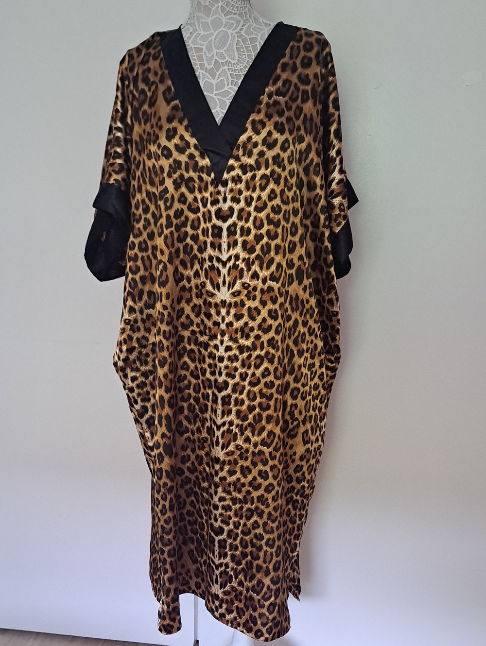 WINLAR Leopard-Print Satin Kaftan Long with Black Trim